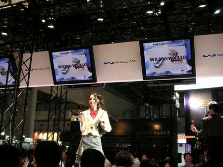 willcom_newmodel_20060311170835.jpg