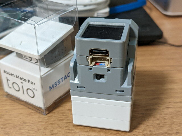 AtomMate_and_toio_20221119_usb.jpg