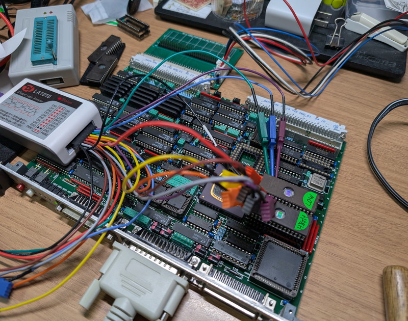 ROMのデータバスにロジアナを接続