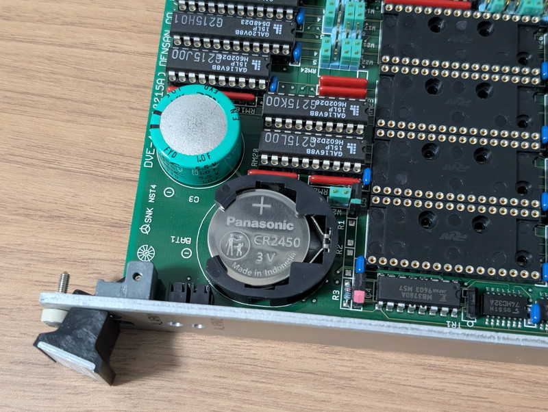 新しいバッテリーに交換したRAMボード