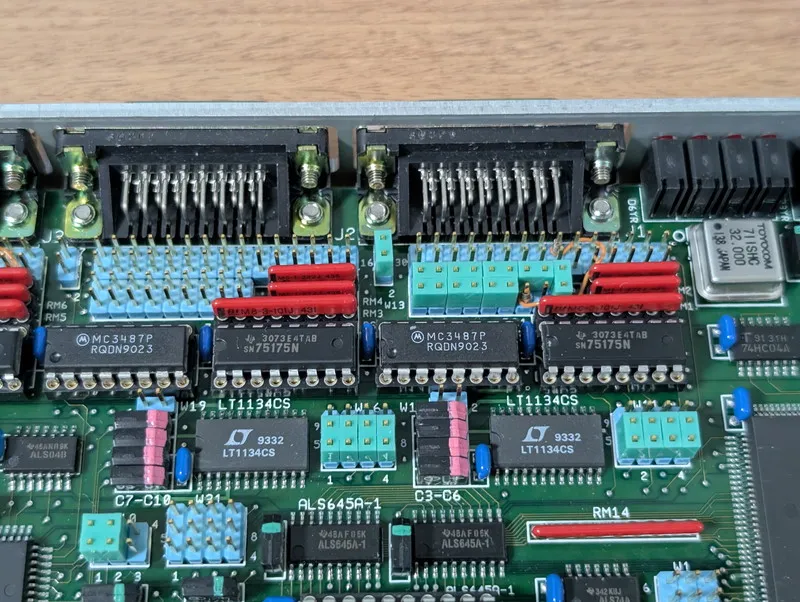 シリアルドライバICとジャンパーピン