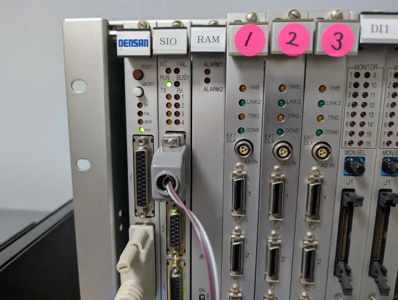 Featured image of post V53 VMEシステムで遊ぶ #19 SIOボード用モニタの実装