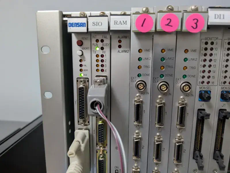 Featured image of post V53 VMEシステムで遊ぶ #19 SIOボード用モニタの実装