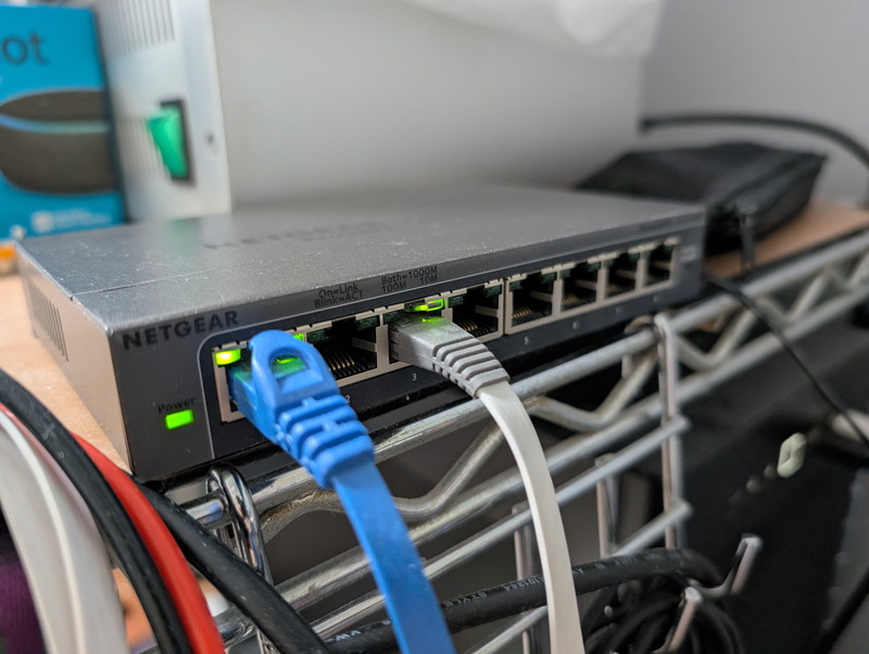 実験用ネットワークのスイッチ