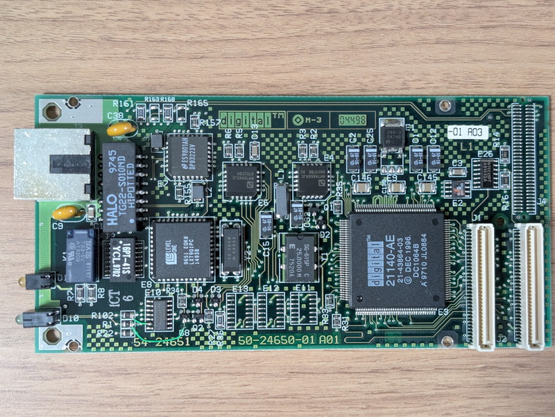 PCI LANカードのパーツ面
