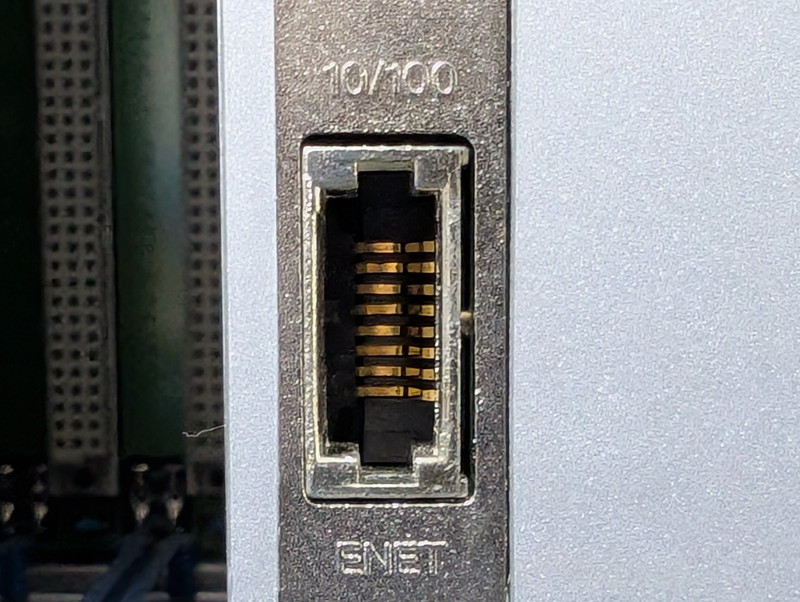 PCI LANカードの特殊コネクタ