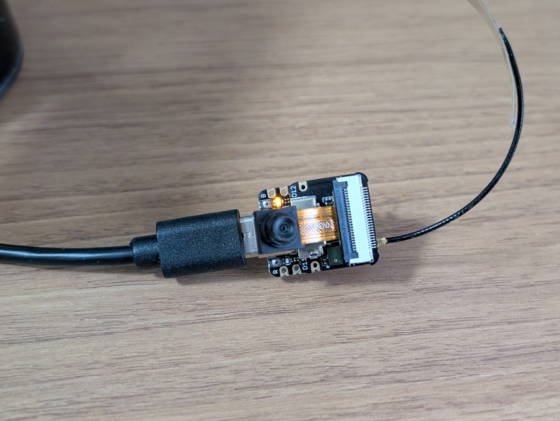 パーのジェスチャでLEDが点灯