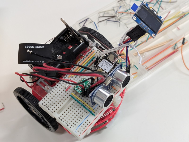 パーツを実装したロボットカー