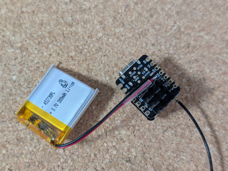 リポバッテリーを接続したESP32S3