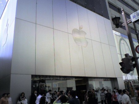 Apple Store, Ginzaまで車を飛ばす